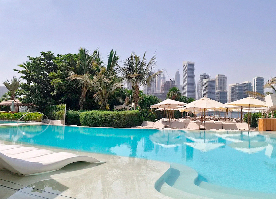 AYLA BEACH Dubai: Restaurant Review, Menu & Photos